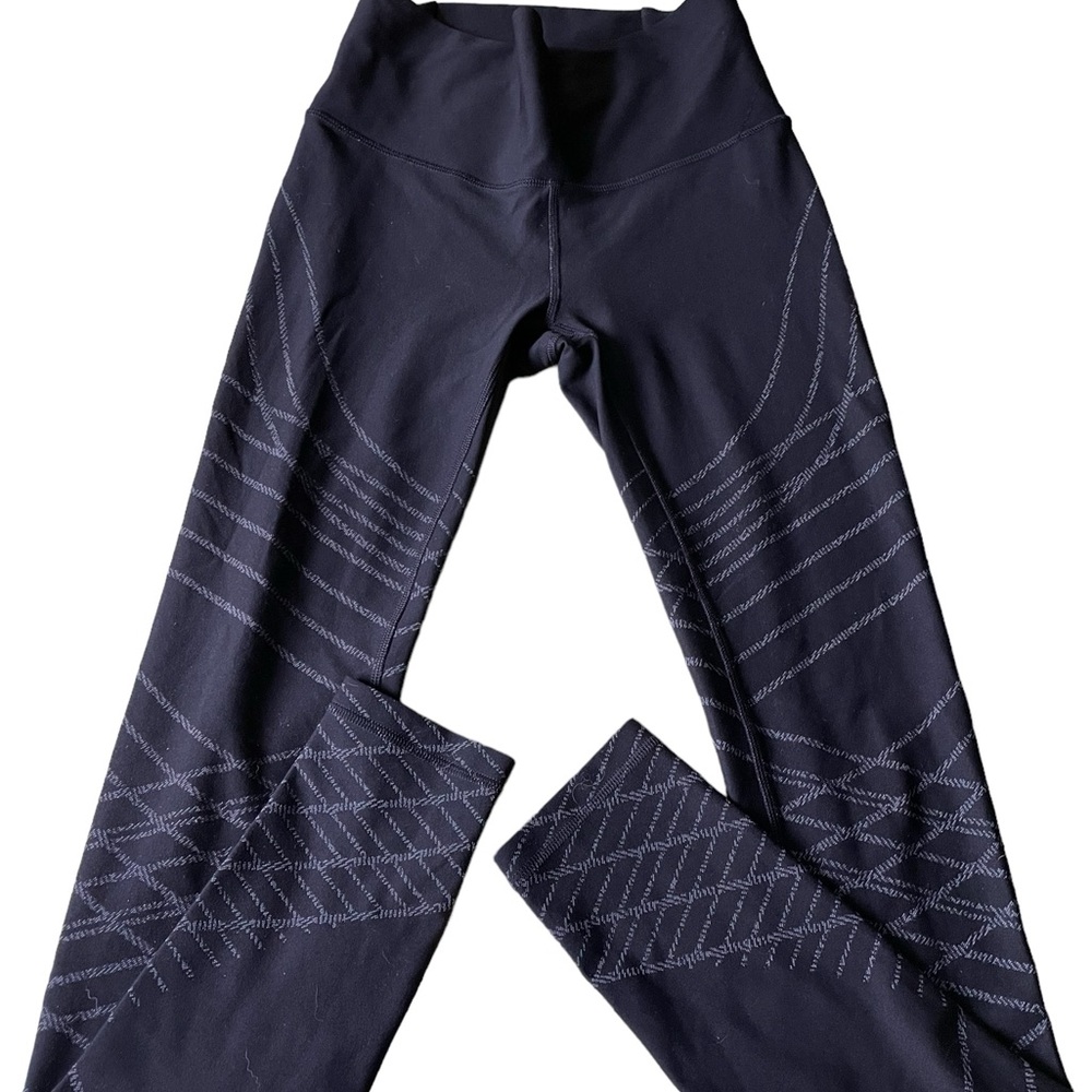 Lululemon mapped out high-rise tight 28” size 6. EUC